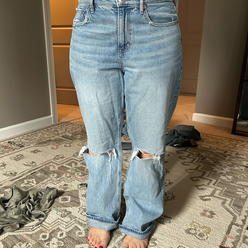 American Eagle Outfitters Light Blue Ripped Boyfriend Jeans
